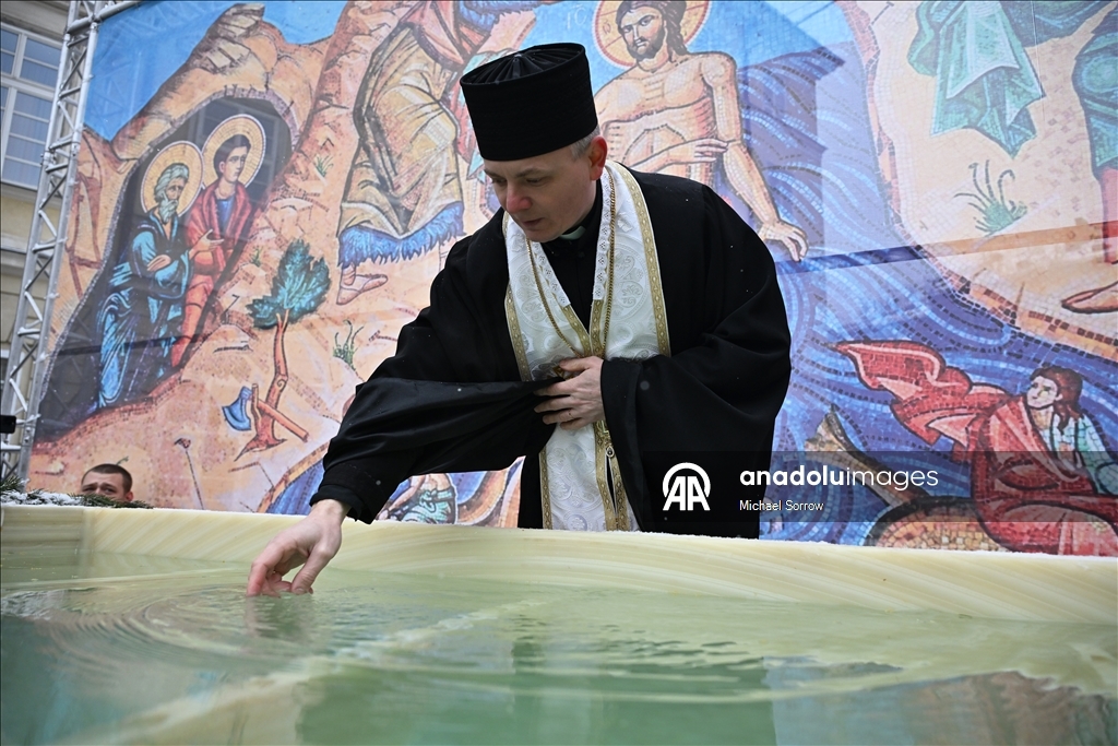 Во Львове прошло освящение воды на Богоявление