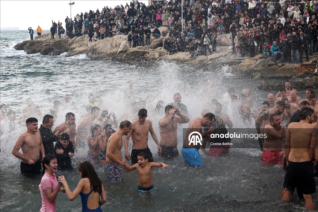 В греческом Пирее празднуют Богоявление