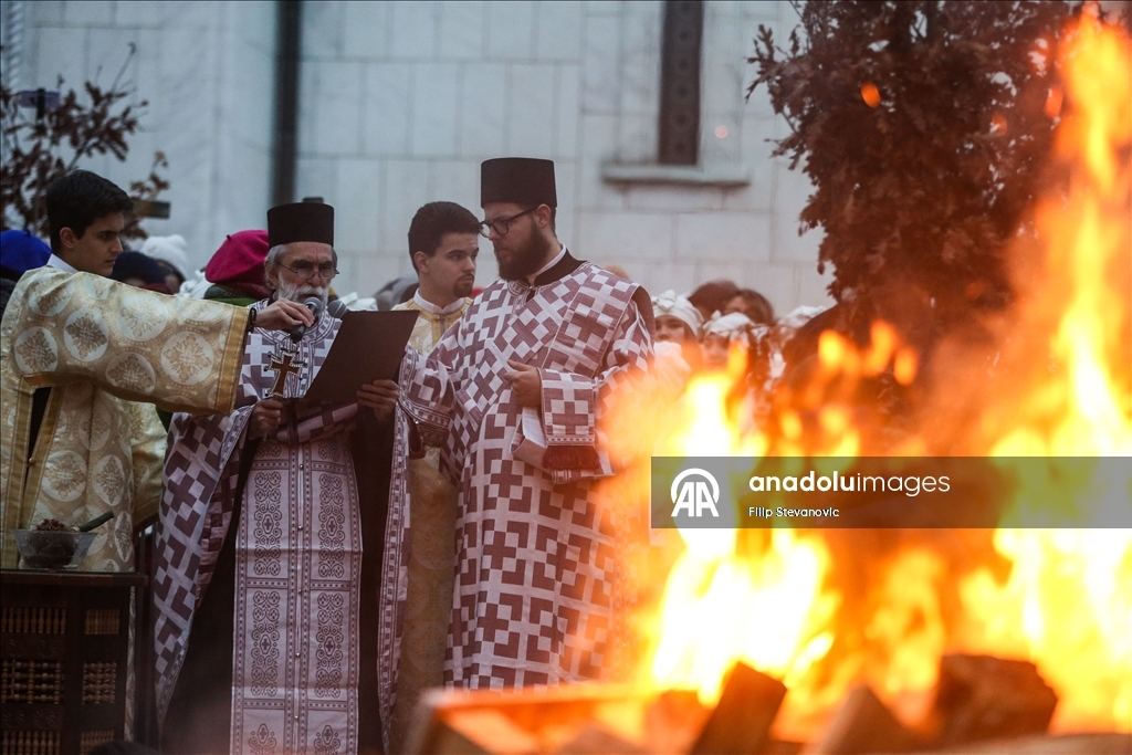 BEOGRAD - Paljenje badnjaka uoči pravoslavnog praznika Božića