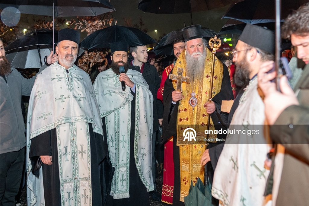 Pravoslavni vjernici u Crnoj Gori paljenjem badnjaka i molitvama dočekuju Božić