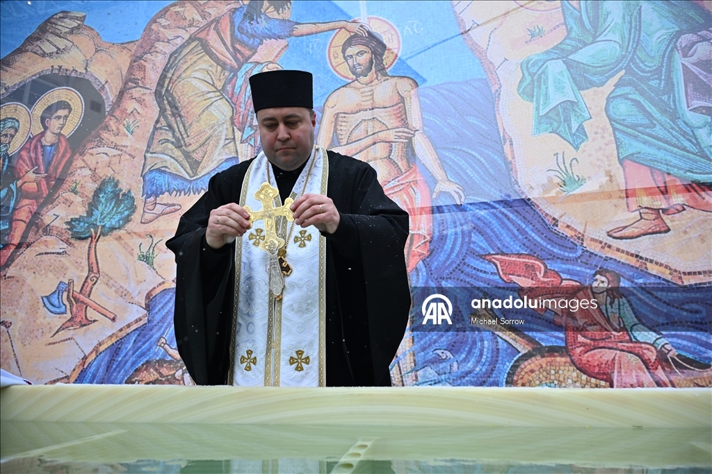 Во Львове прошло освящение воды на Богоявление