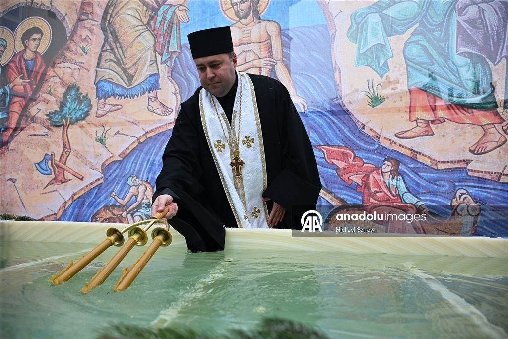 Во Львове прошло освящение воды на Богоявление