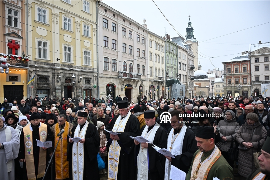 Во Львове прошло освящение воды на Богоявление