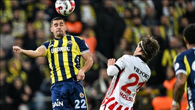 Fenerbahçe, Samsunspor'u 2-0 yenerek Galatasaray'ın rakibi oldu