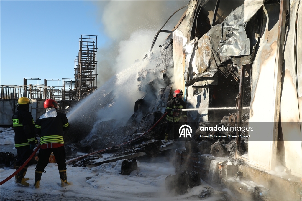 На фабрике по производству картофельных чипсов на дороге Эрбиль-Пирмам на севере Ирака произошел крупный пожар