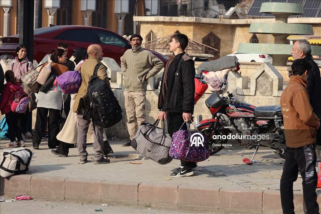 Halep’te PKK/YPG’nin başlattığı çatışmalar nedeniyle binlerce sivil güvenli bölgelere geçiyor