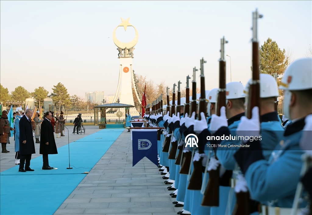 Cumhurbaşkanı Erdoğan, Malezya Başbakanı Enver İbrahim'i resmi törenle karşıladı