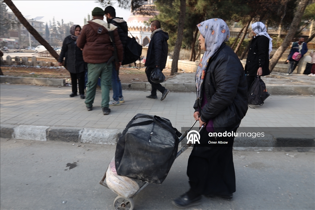 Halep’te PKK/YPG’nin başlattığı çatışmalar nedeniyle binlerce sivil güvenli bölgelere geçiyor