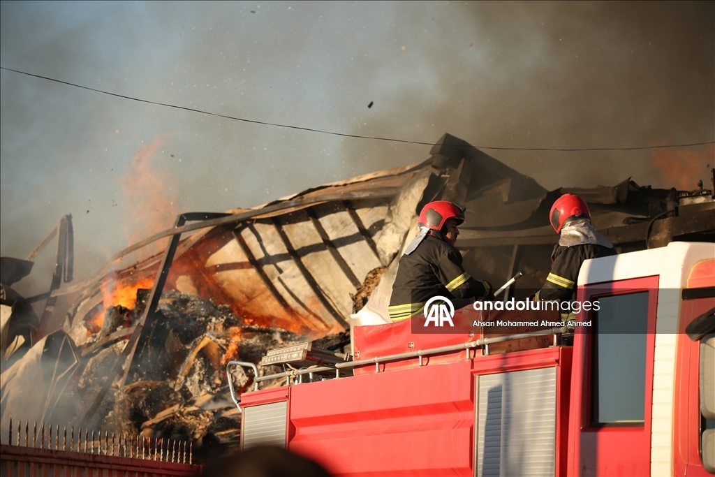 На фабрике по производству картофельных чипсов на дороге Эрбиль-Пирмам на севере Ирака произошел крупный пожар