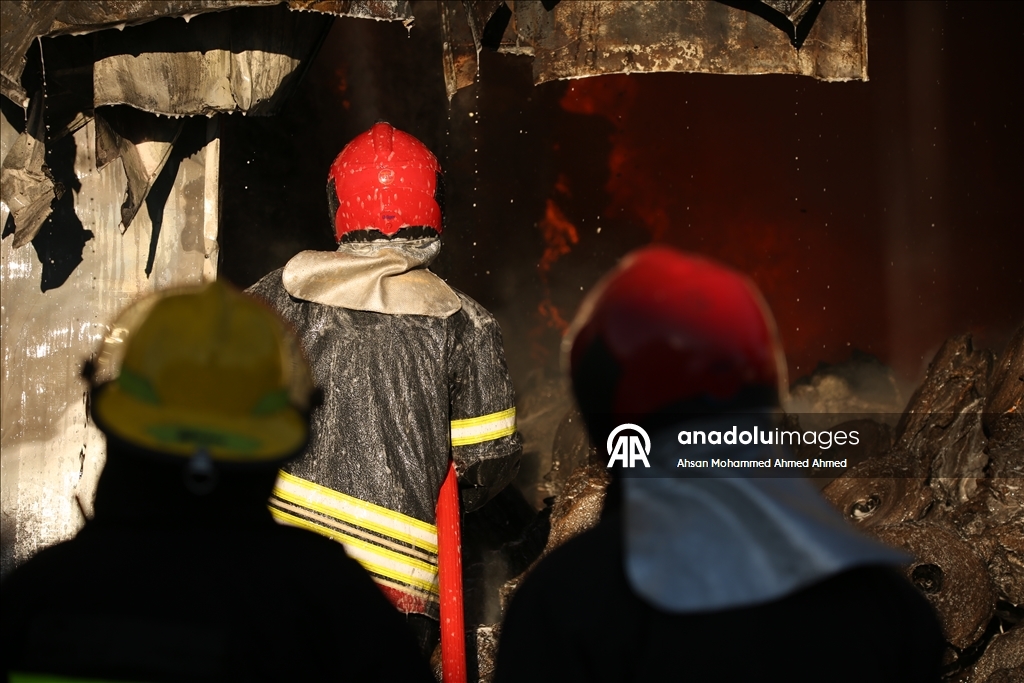 На фабрике по производству картофельных чипсов на дороге Эрбиль-Пирмам на севере Ирака произошел крупный пожар