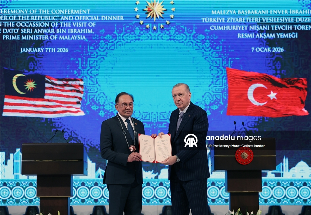 تركيا.. الرئيس أردوغان يمنح "وسام الجمهورية" لرئيس وزراء ماليزيا