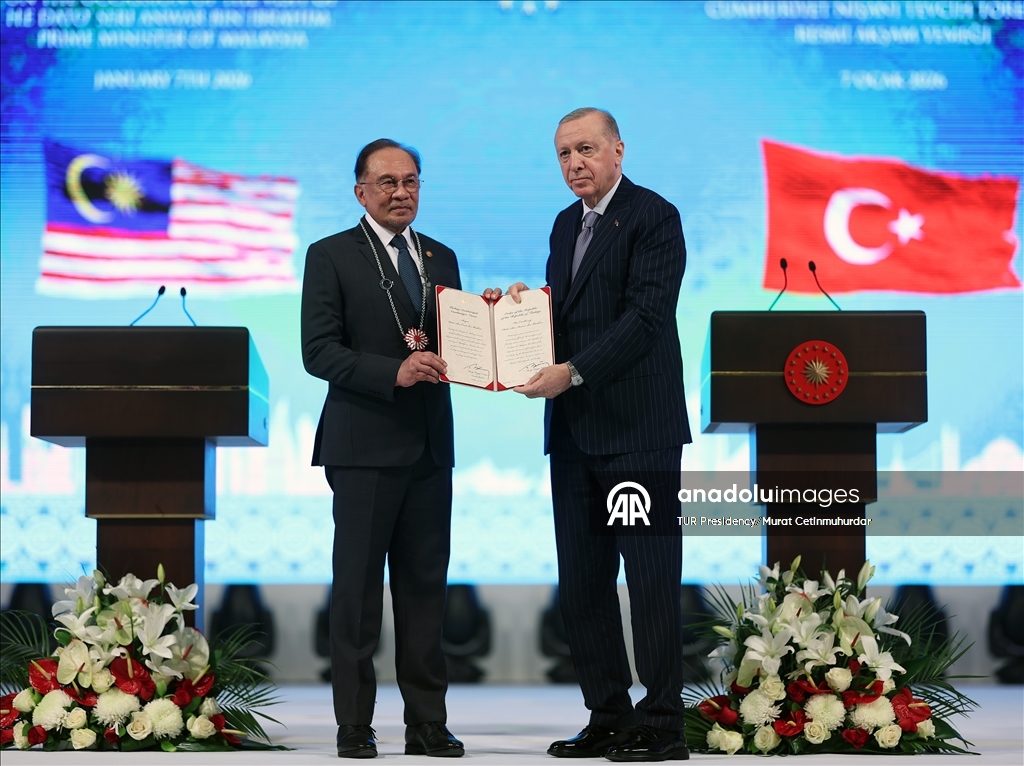 تركيا.. الرئيس أردوغان يمنح "وسام الجمهورية" لرئيس وزراء ماليزيا