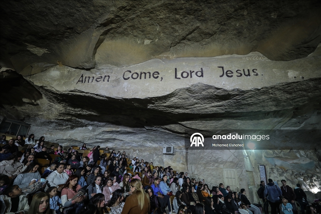 قداس عيد الميلاد في دير القديس سمعان الخراز