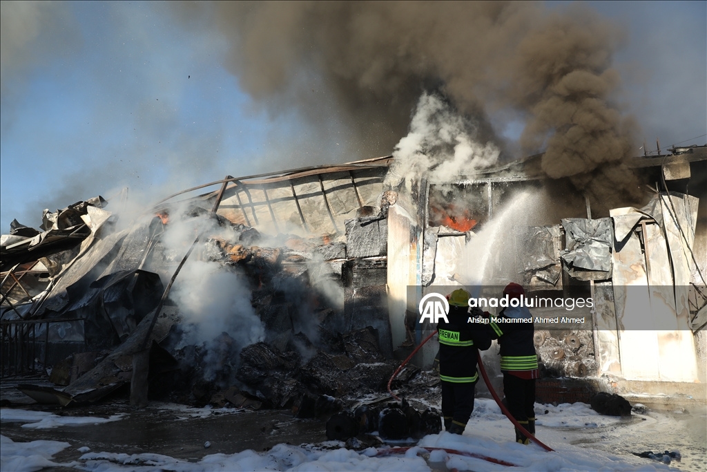 На фабрике по производству картофельных чипсов на дороге Эрбиль-Пирмам на севере Ирака произошел крупный пожар