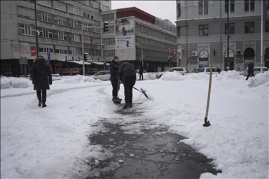 Ledena kiša i snijeg donijeli nove probleme građanima Sarajeva 