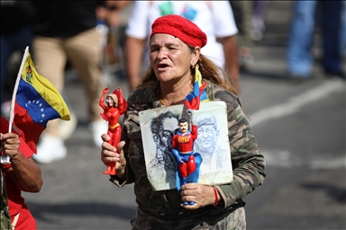 Тысячи людей на улицах Каракаса выразили поддержку президенту Венесуэлы Николасу Мадуро