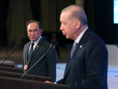 تركيا.. الرئيس أردوغان يمنح "وسام الجمهورية" لرئيس وزراء ماليزيا