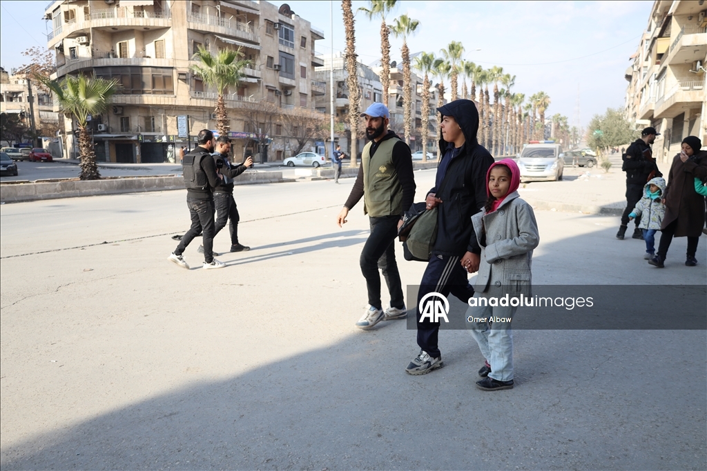 Halep’te sivillerin güvenli geçişi için "iki insani geçit" yeniden açıldı