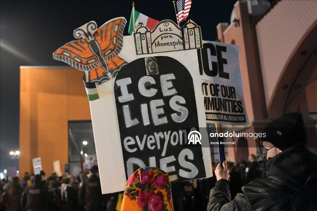 ICE polisi tarafından öldürülen ABD vatandaşı için Chicago’da anma etkinliği düzenlendi