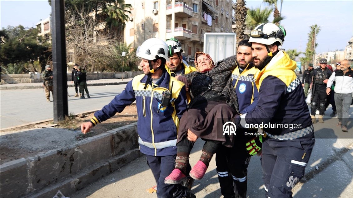 Halep’te sivillerin güvenli geçişi için "iki insani geçit" yeniden açıldı