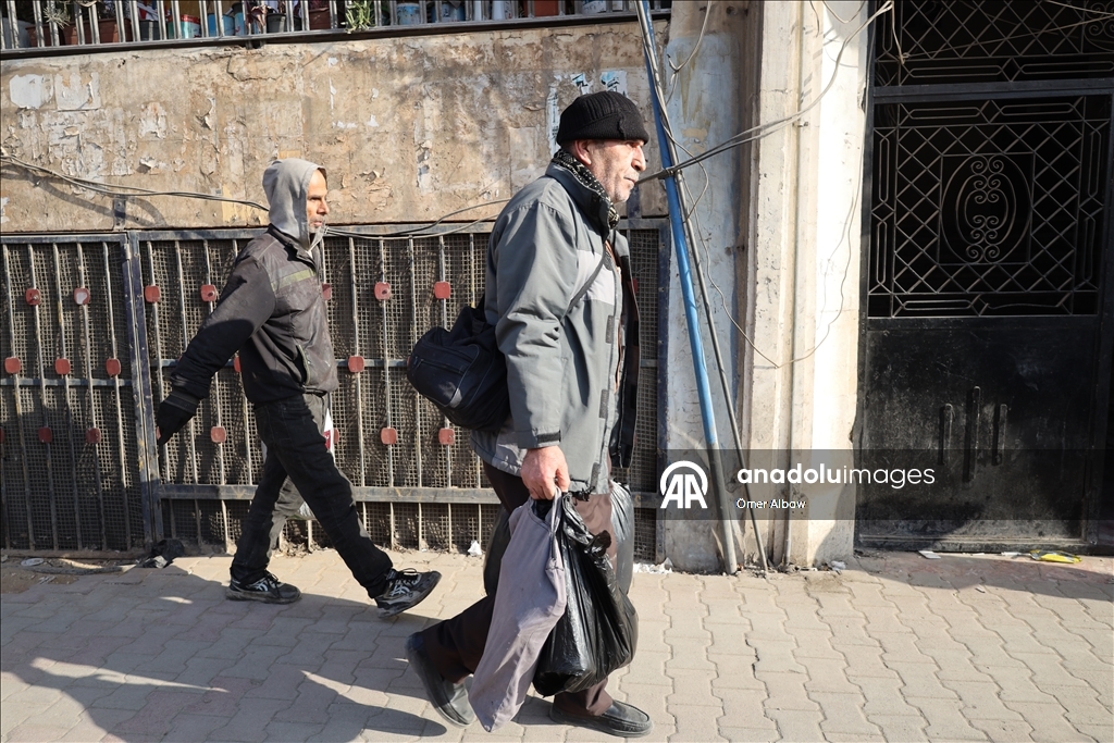 Halep’te sivillerin güvenli geçişi için "iki insani geçit" yeniden açıldı