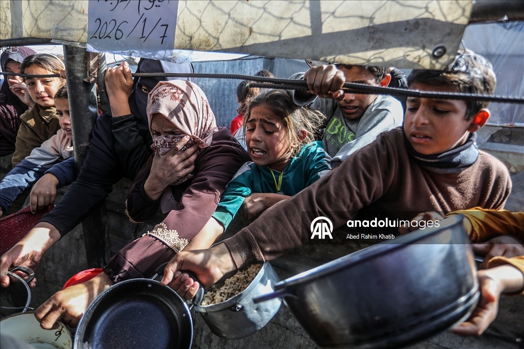 В Газе организована раздача горячей пищи для перемещенных лиц