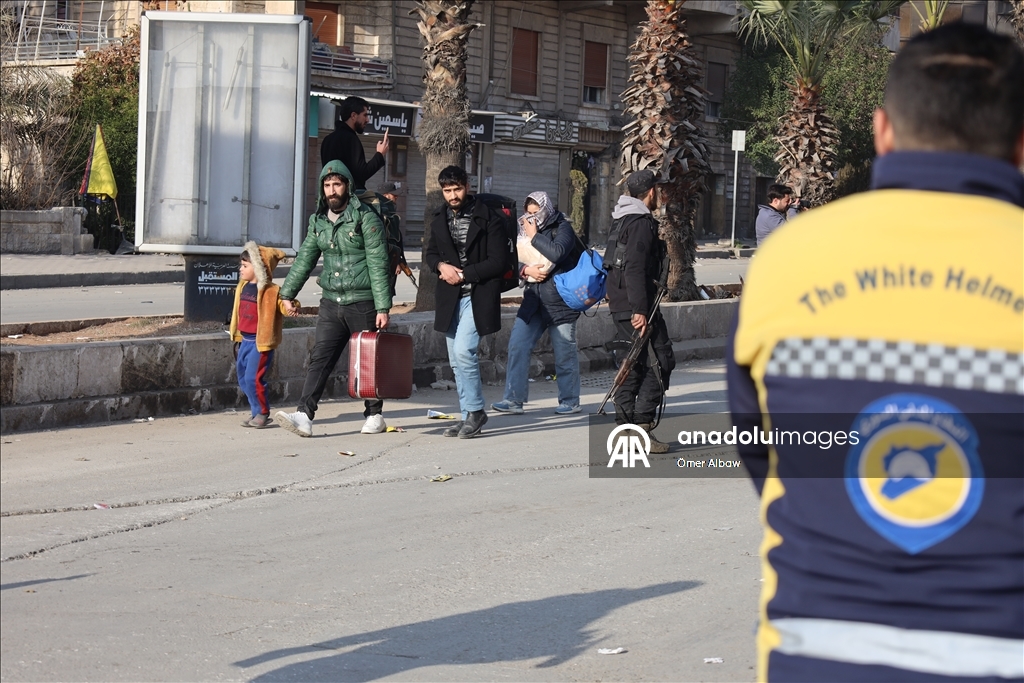 Halep’te sivillerin güvenli geçişi için "iki insani geçit" yeniden açıldı