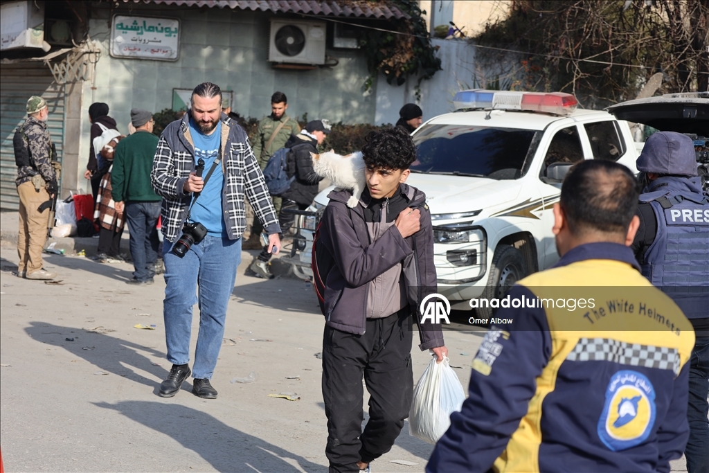 Halep’te sivillerin güvenli geçişi için "iki insani geçit" yeniden açıldı