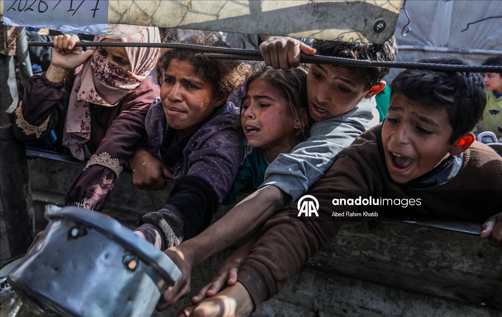 В Газе организована раздача горячей пищи для перемещенных лиц