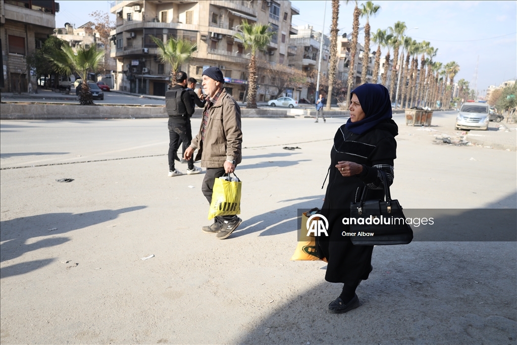 Halep’te sivillerin güvenli geçişi için "iki insani geçit" yeniden açıldı