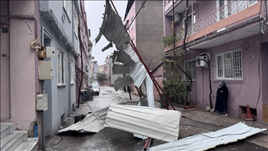 Birçok ilde kuvvetli rüzgar ve sağanak etkili oldu