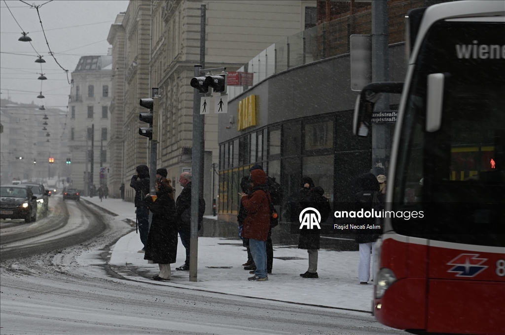 Viyana’da kar yağışı etkili oldu