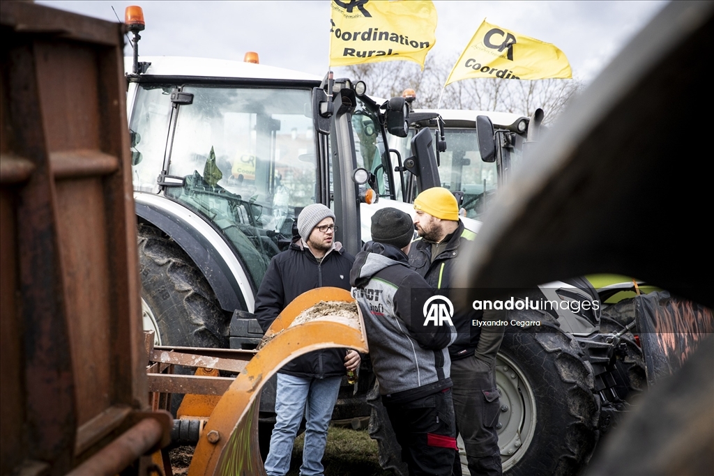 Strazburg'da çiftçiler AB-Mercosur ticaret anlaşmasını protesto etti