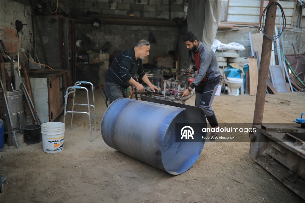 Gazze’de bacağını kaybeden demir ustası el-Masri yaşam mücadelesini sürdürüyor