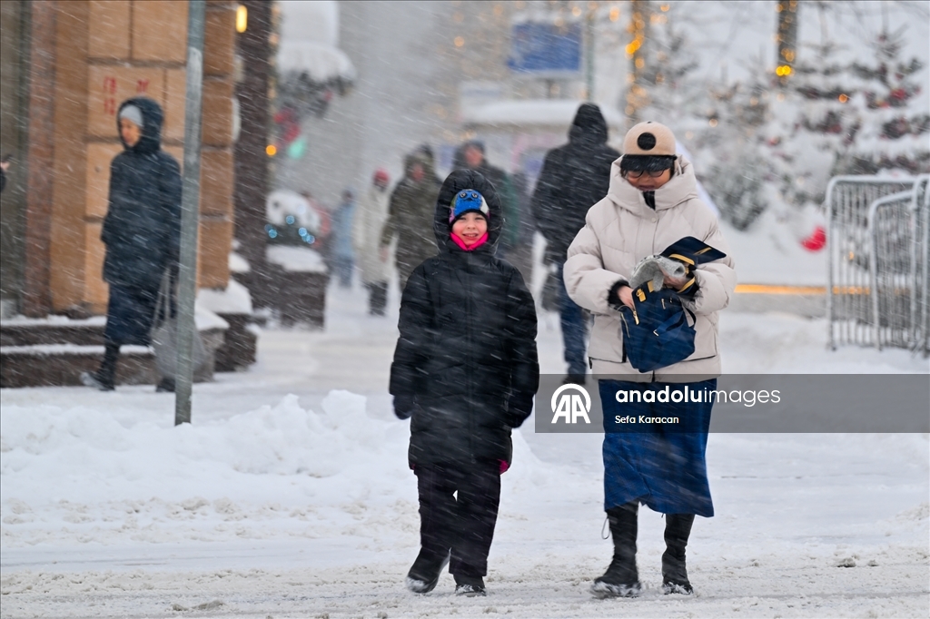 Moskova'da kar yağışı