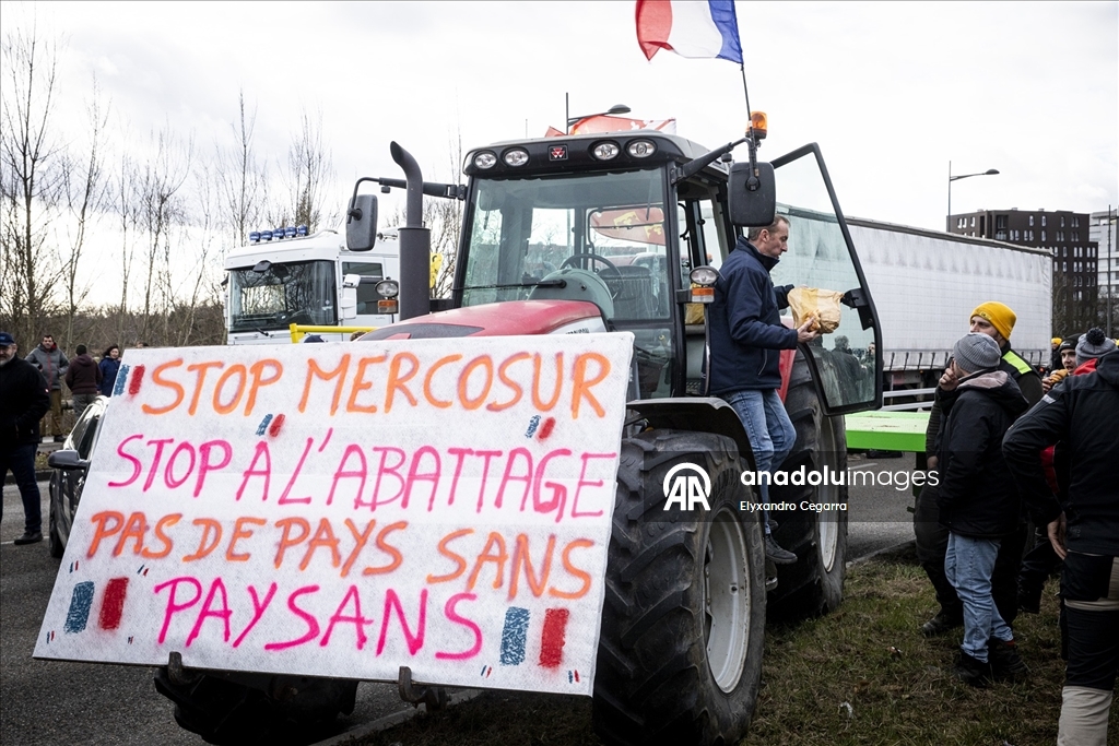 Strazburg'da çiftçiler AB-Mercosur ticaret anlaşmasını protesto etti