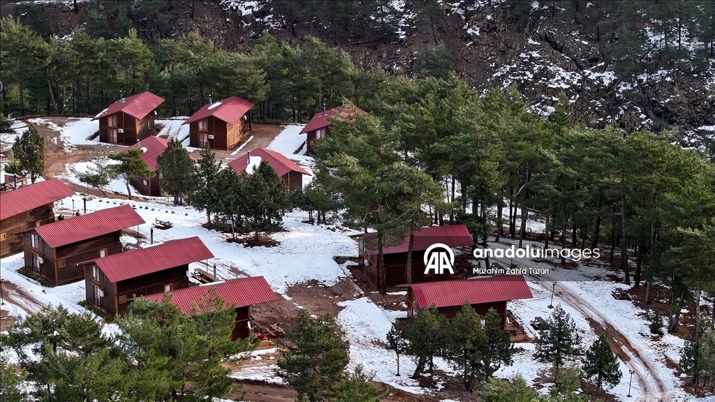Aladağlar'da oluşan kar güzelliği dronla görüntülendi