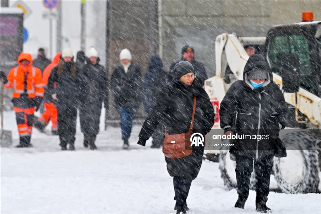 Moskova'da kar yağışı