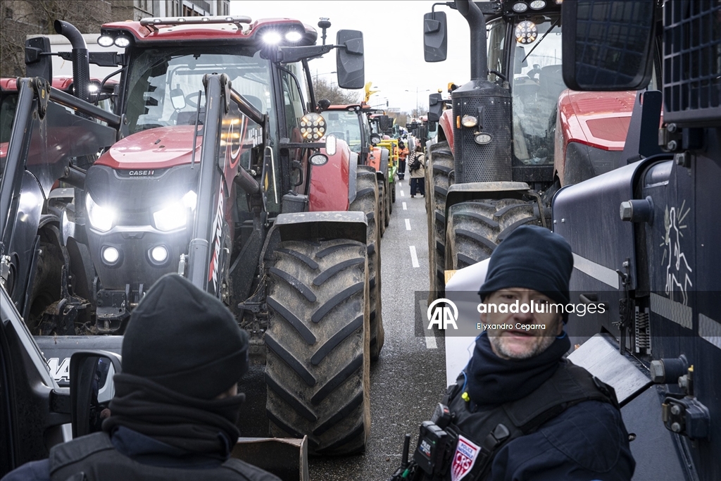 Strazburg'da çiftçiler AB-Mercosur ticaret anlaşmasını protesto etti