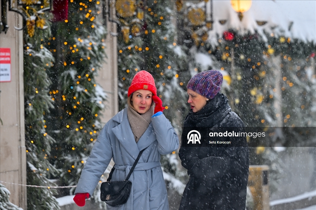 Moskova'da kar yağışı