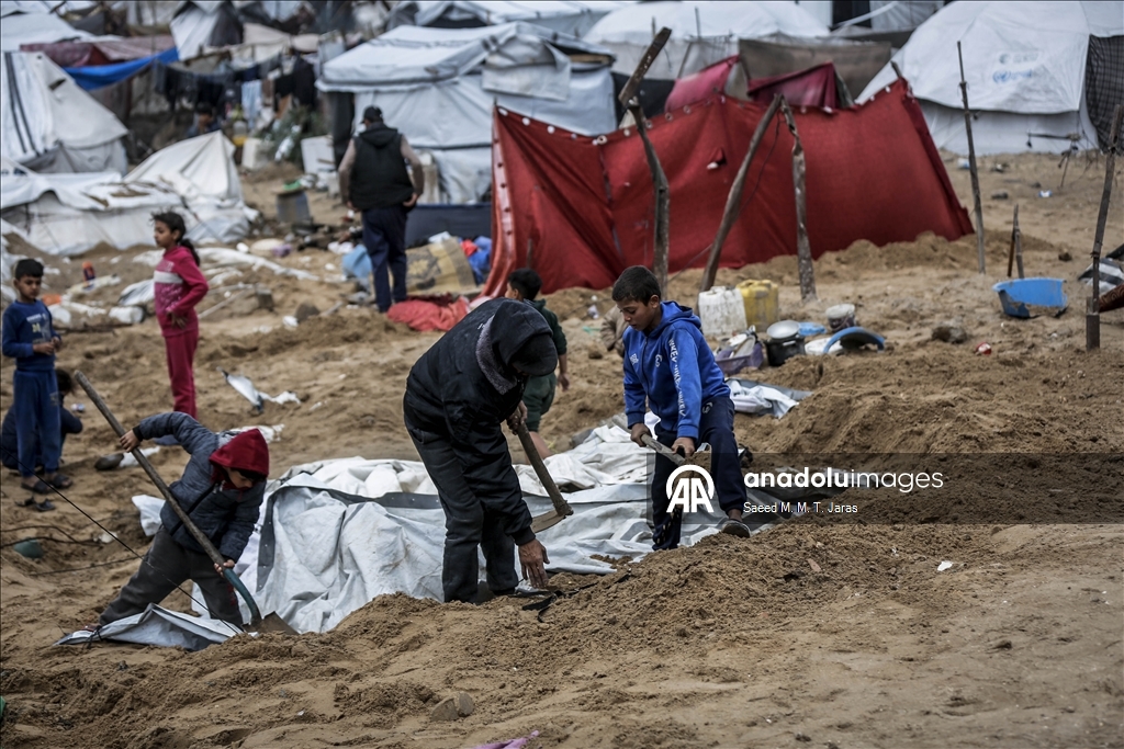 Израиль продолжил воздушные и артиллерийские обстрелы сектора Газа