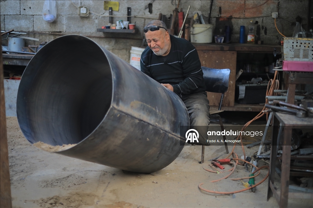 Gazze’de bacağını kaybeden demir ustası el-Masri yaşam mücadelesini sürdürüyor