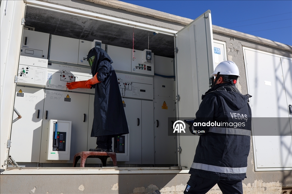 VEDAŞ'ın fedakar çalışanı, 30 yıldır karlı dağlarda elektrik arızalarını gideriyor