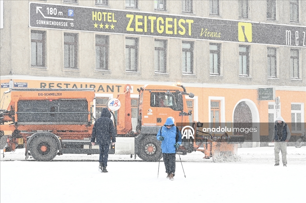 Viyana’da kar yağışı etkili oldu