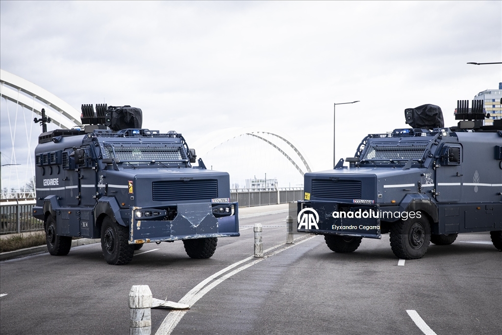 Strazburg'da çiftçiler AB-Mercosur ticaret anlaşmasını protesto etti