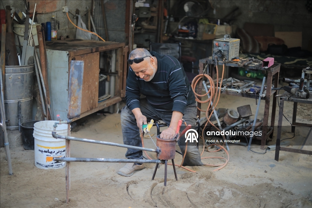 Gazze’de bacağını kaybeden demir ustası el-Masri yaşam mücadelesini sürdürüyor