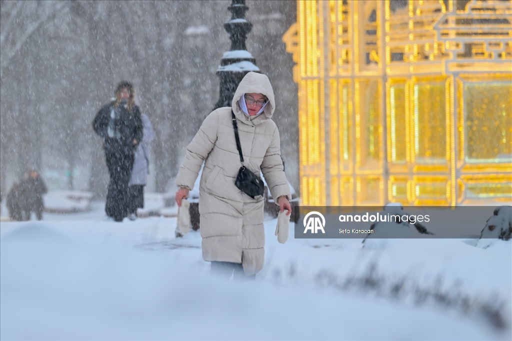 Moskova'da kar yağışı