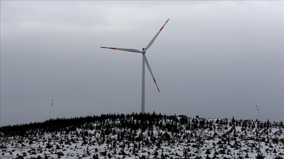 Aladağlar'da oluşan kar güzelliği dronla görüntülendi