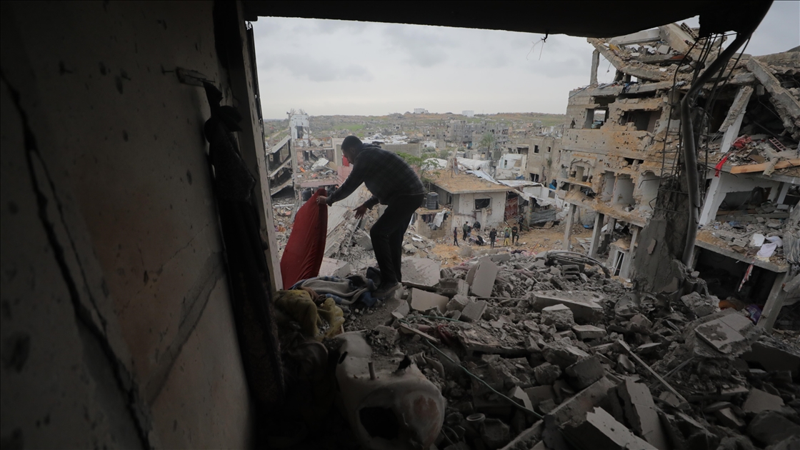 İsrail ordusu Gazze'nin Bureyc Kampı'na saldırı düzenledi