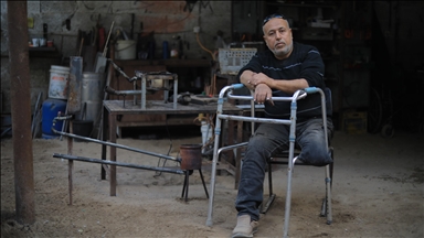 Gazze’de bacağını kaybeden demir ustası el-Masri yaşam mücadelesini sürdürüyor